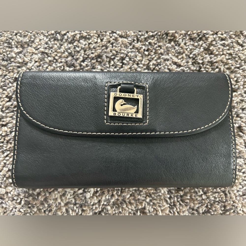 Dooney & Bourke wallet